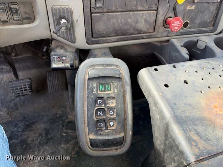 image for item EX1501 2015 International 4400 digger derrick truck