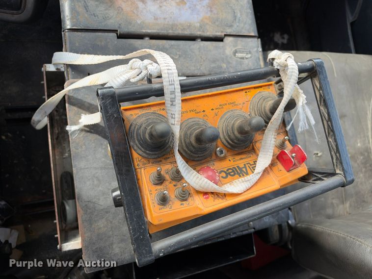 image for item EX1501 2015 International 4400 digger derrick truck