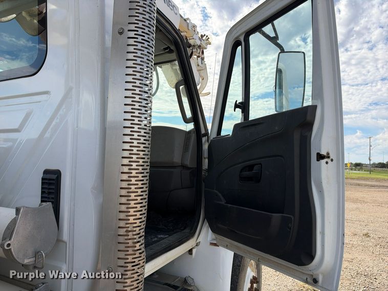 image for item EX1501 2015 International 4400 digger derrick truck
