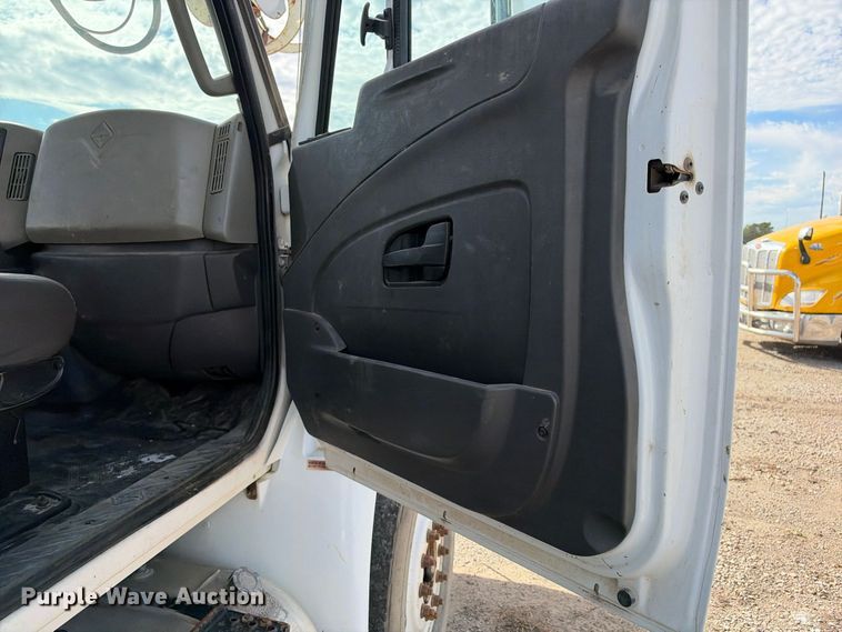 image for item EX1501 2015 International 4400 digger derrick truck