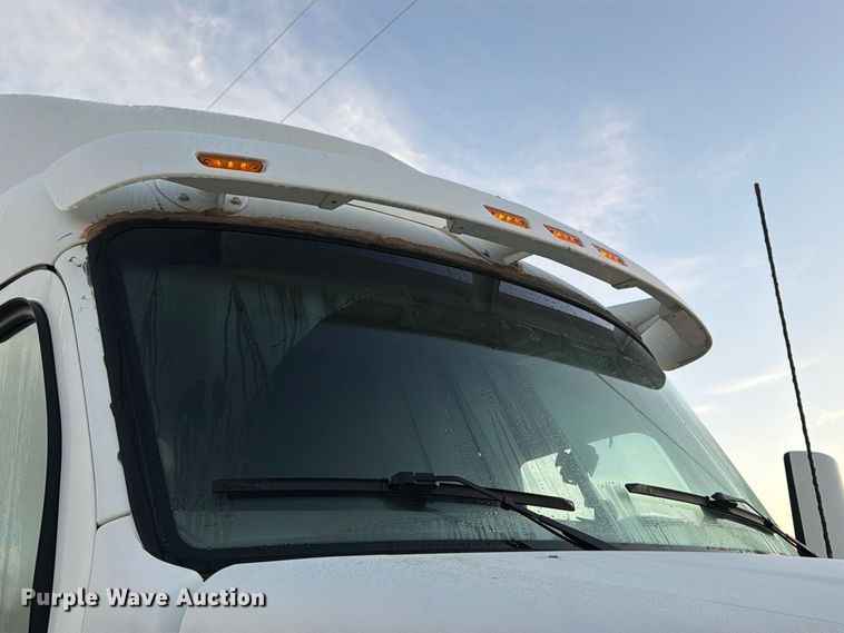 image for item FC0482 2018 Peterbilt 579 semi truck