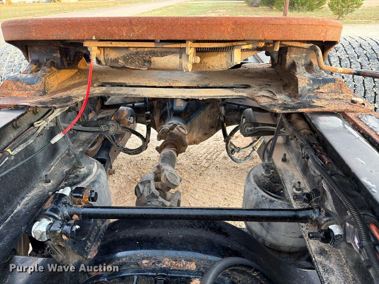 image for item FC0482 2018 Peterbilt 579 semi truck