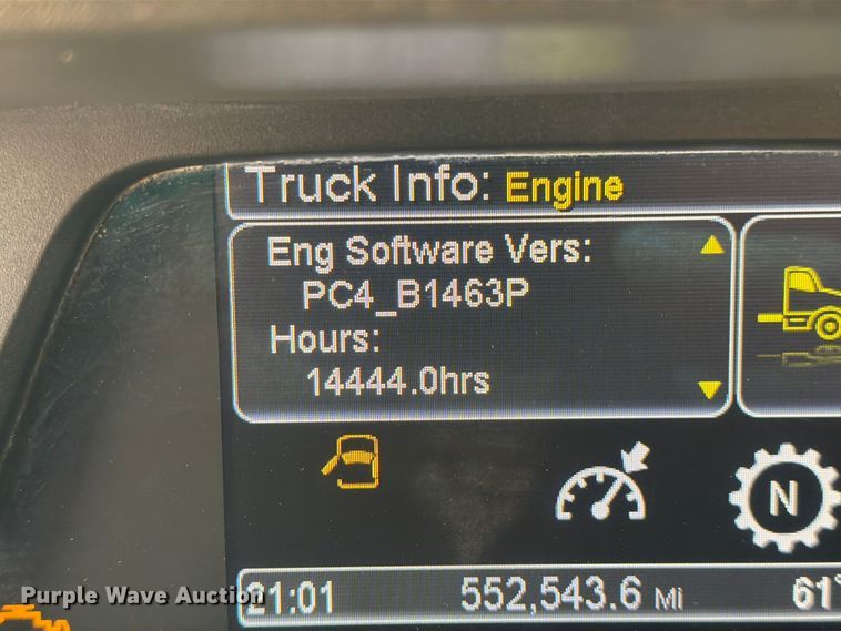 image for item FC0482 2018 Peterbilt 579 semi truck