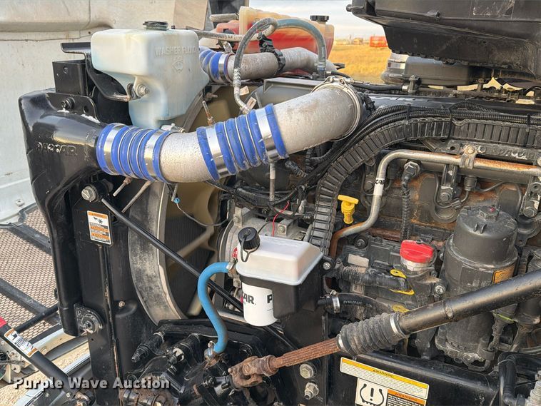 image for item FC0482 2018 Peterbilt 579 semi truck