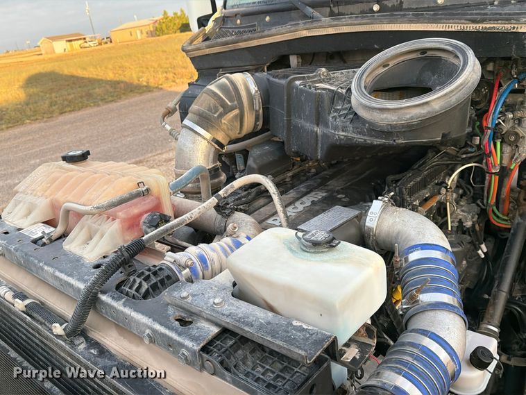 image for item FC0482 2018 Peterbilt 579 semi truck
