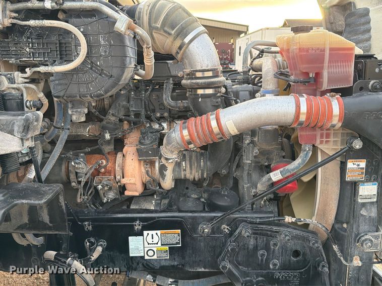 image for item FC0482 2018 Peterbilt 579 semi truck