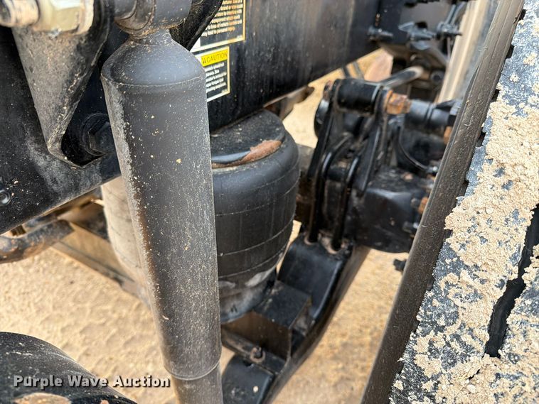 image for item FC0482 2018 Peterbilt 579 semi truck