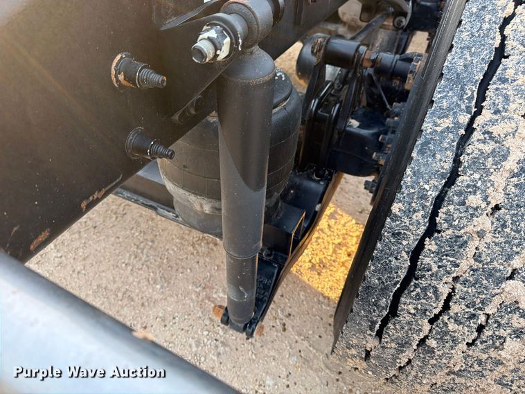 image for item FC0482 2018 Peterbilt 579 semi truck