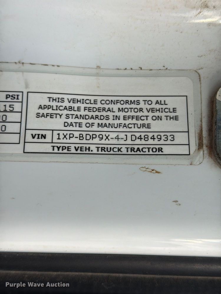 image for item FC0482 2018 Peterbilt 579 semi truck