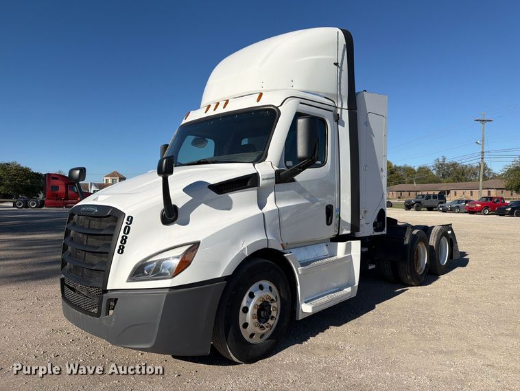 image for item FC3434 2021 Freightliner Cascadia semi truck