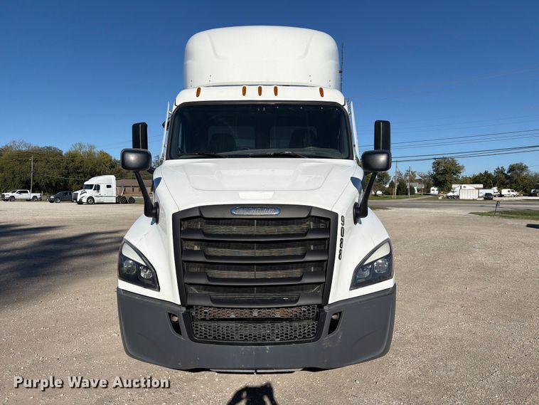 image for item FC3434 2021 Freightliner Cascadia semi truck