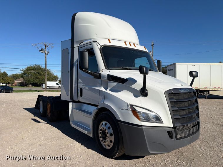 image for item FC3434 2021 Freightliner Cascadia semi truck