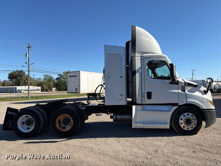 image for item FC3434 2021 Freightliner Cascadia semi truck