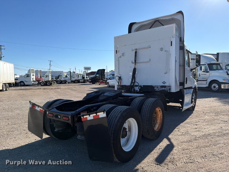 image for item FC3434 2021 Freightliner Cascadia semi truck