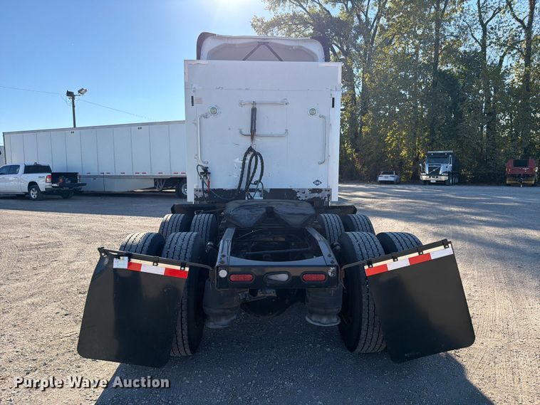 image for item FC3434 2021 Freightliner Cascadia semi truck
