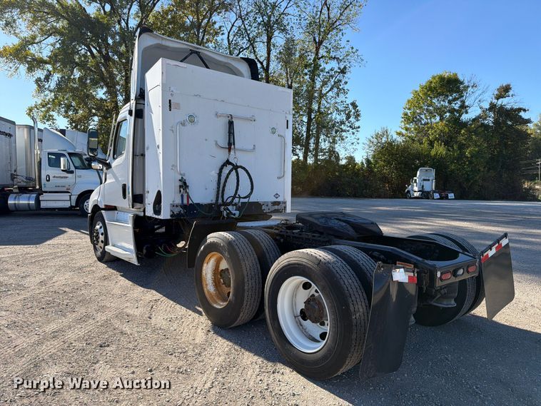 image for item FC3434 2021 Freightliner Cascadia semi truck
