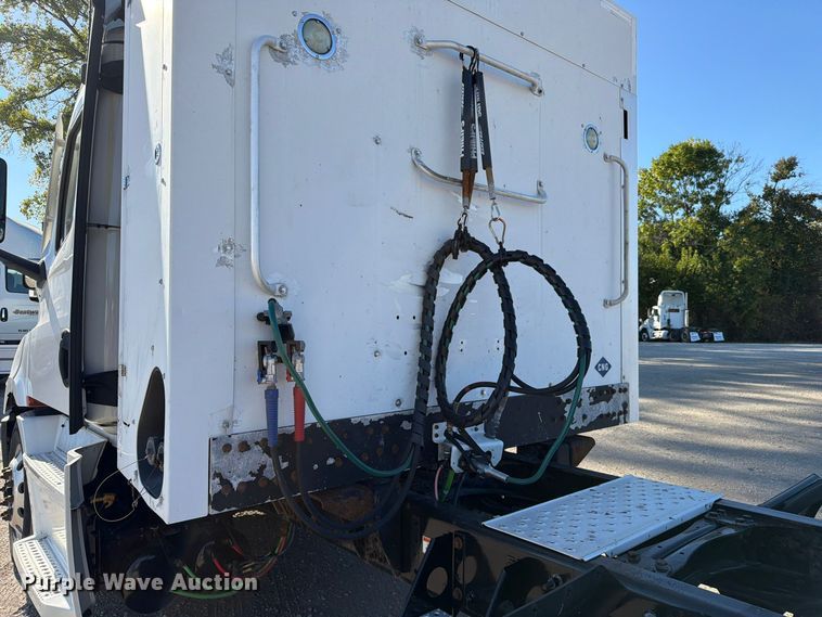 image for item FC3434 2021 Freightliner Cascadia semi truck