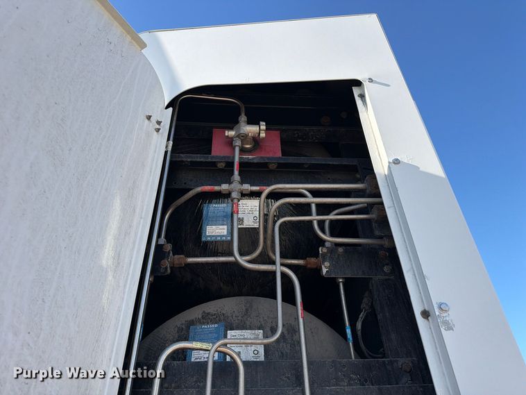 image for item FC3434 2021 Freightliner Cascadia semi truck