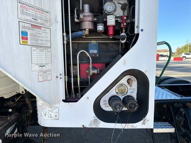 image for item FC3434 2021 Freightliner Cascadia semi truck
