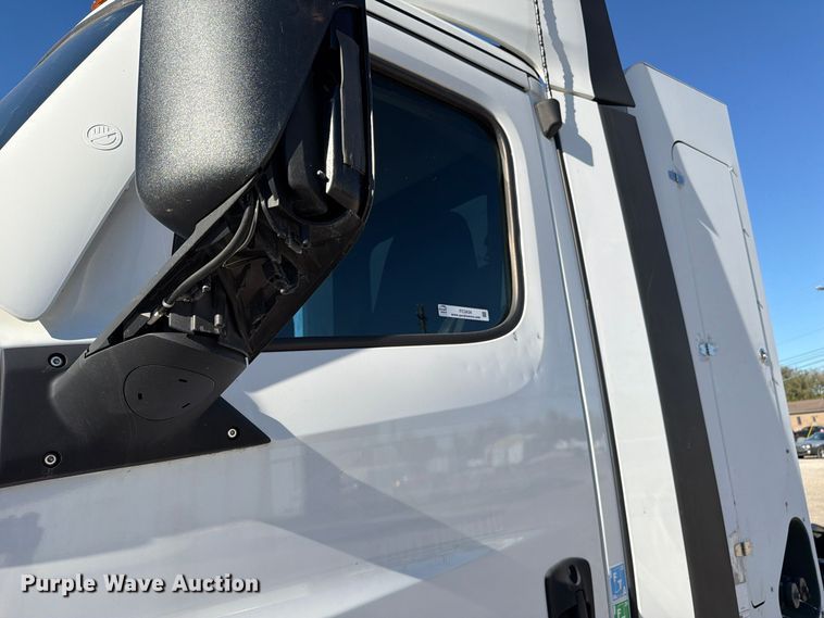 image for item FC3434 2021 Freightliner Cascadia semi truck