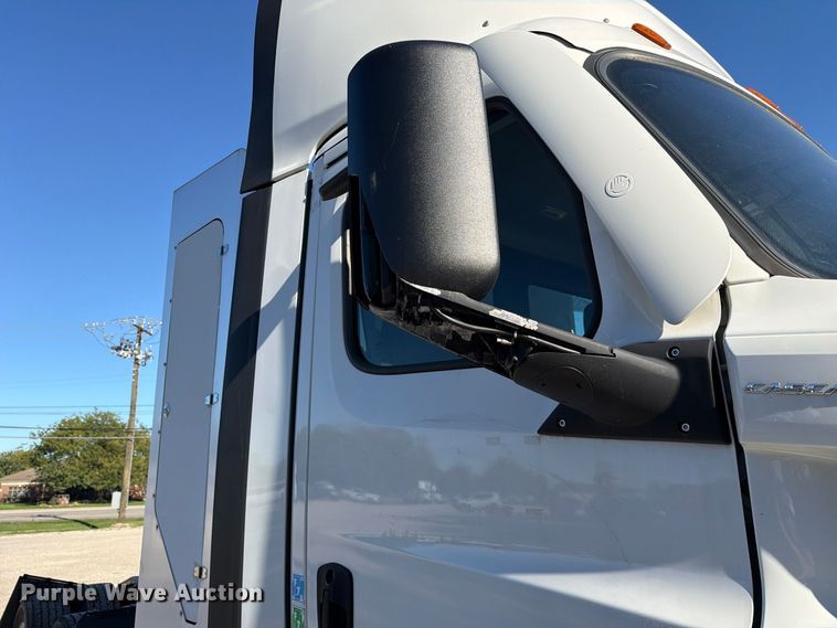 image for item FC3434 2021 Freightliner Cascadia semi truck