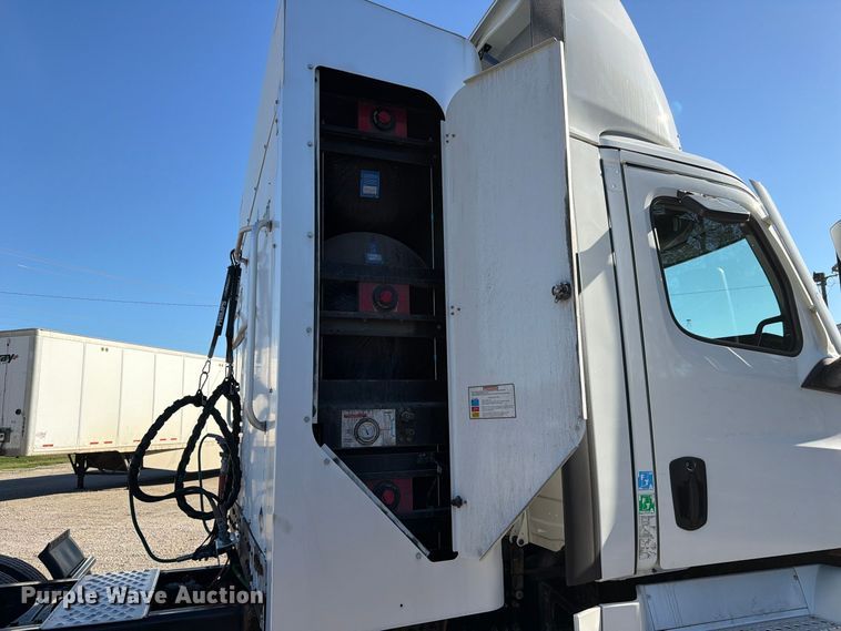 image for item FC3434 2021 Freightliner Cascadia semi truck