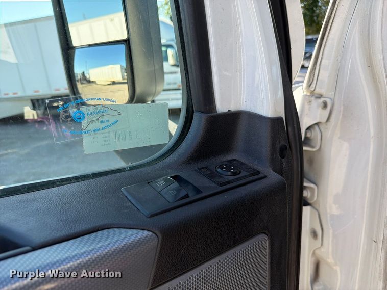 image for item FC3434 2021 Freightliner Cascadia semi truck