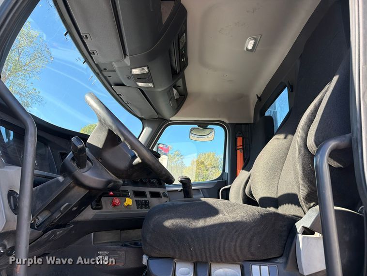 image for item FC3434 2021 Freightliner Cascadia semi truck