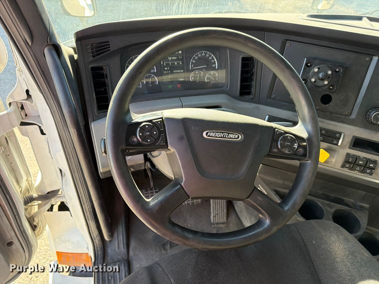 image for item FC3434 2021 Freightliner Cascadia semi truck