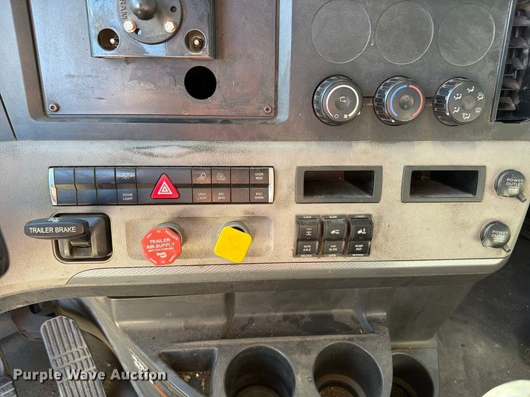 image for item FC3434 2021 Freightliner Cascadia semi truck