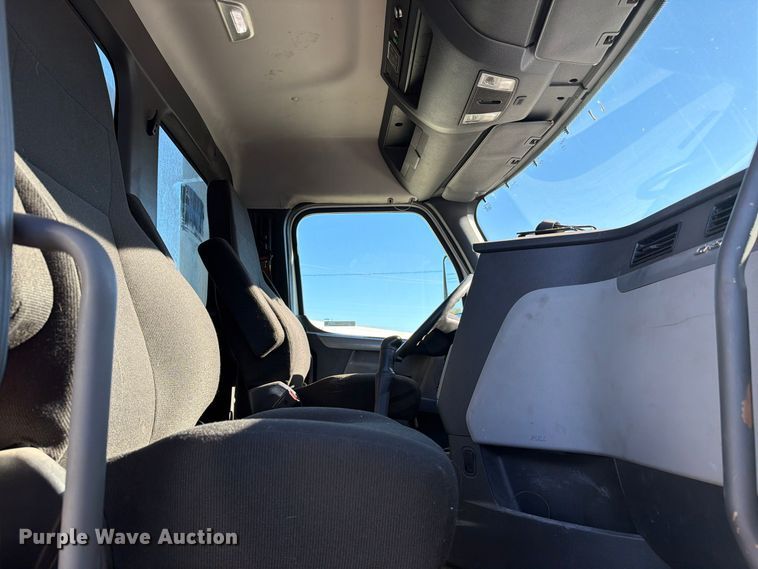 image for item FC3434 2021 Freightliner Cascadia semi truck