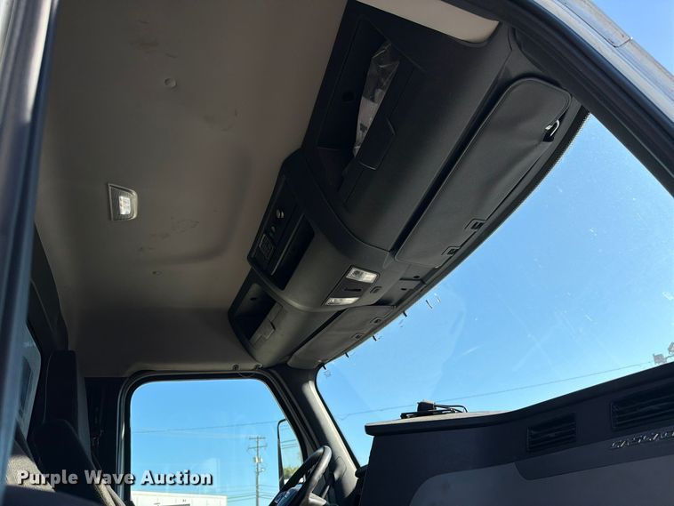 image for item FC3434 2021 Freightliner Cascadia semi truck