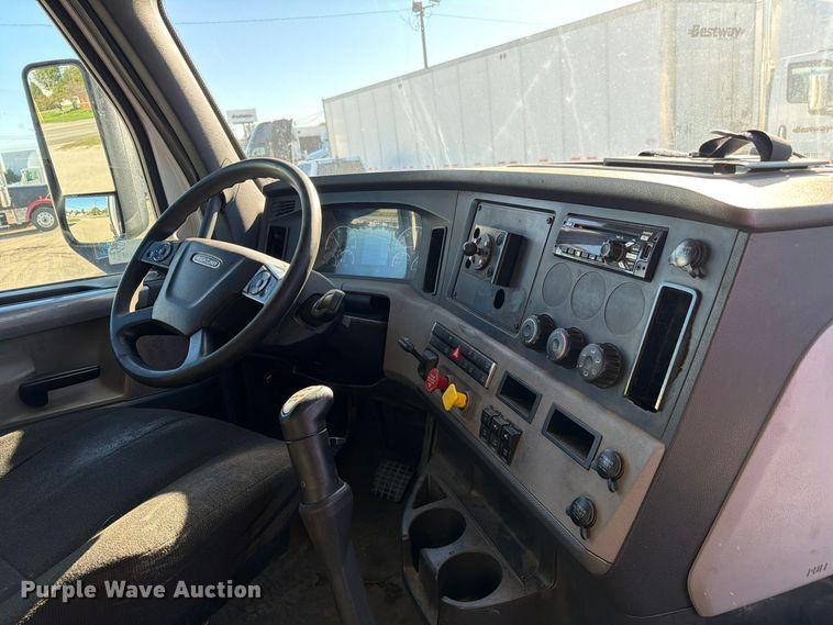 image for item FC3434 2021 Freightliner Cascadia semi truck