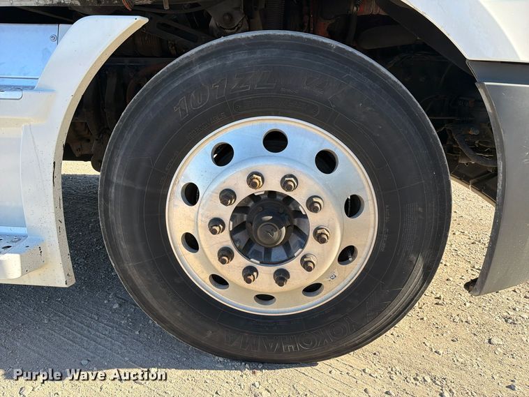 image for item FC3434 2021 Freightliner Cascadia semi truck