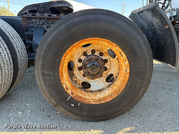 image for item FC3434 2021 Freightliner Cascadia semi truck