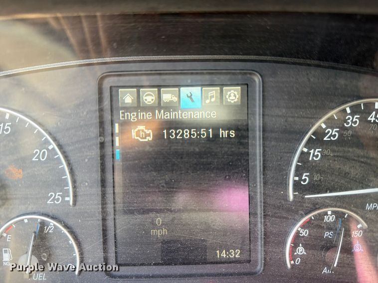 image for item FC3434 2021 Freightliner Cascadia semi truck