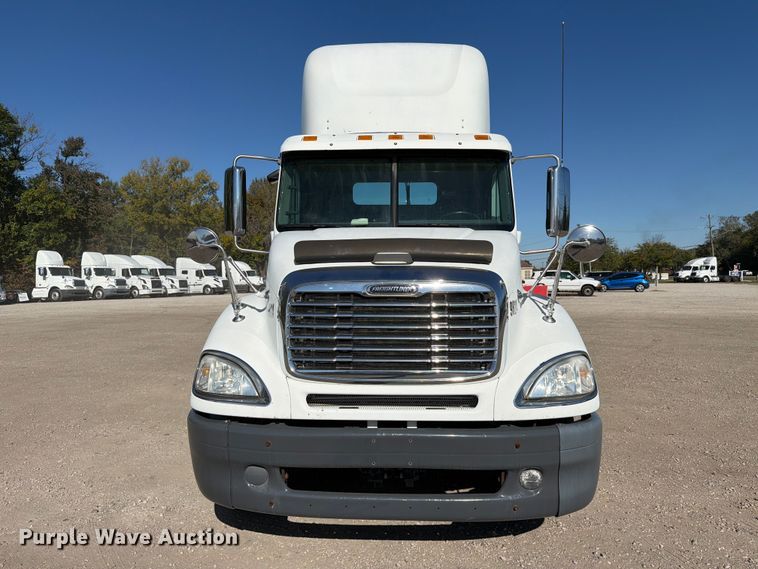image for item FC3436 2015 Freightliner Columbia semi truck