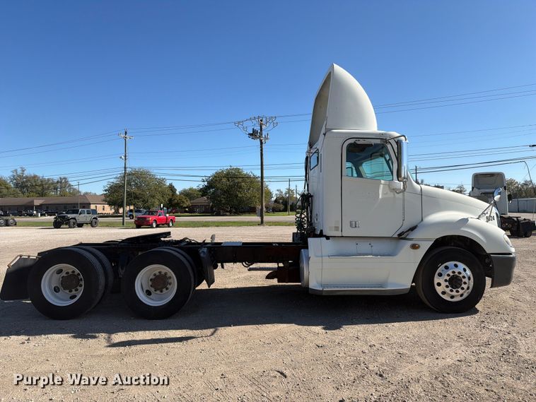 image for item FC3436 2015 Freightliner Columbia semi truck