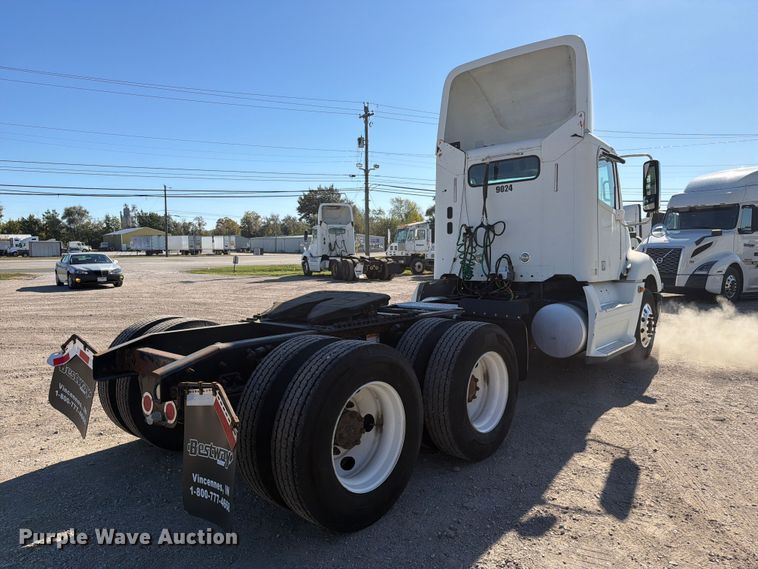 image for item FC3436 2015 Freightliner Columbia semi truck