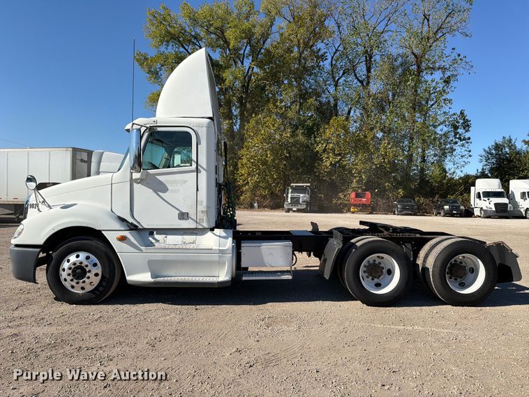image for item FC3436 2015 Freightliner Columbia semi truck