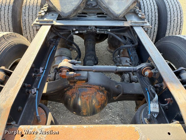 image for item FC3436 2015 Freightliner Columbia semi truck