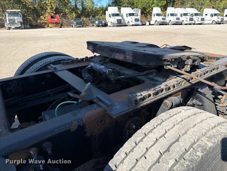 image for item FC3436 2015 Freightliner Columbia semi truck