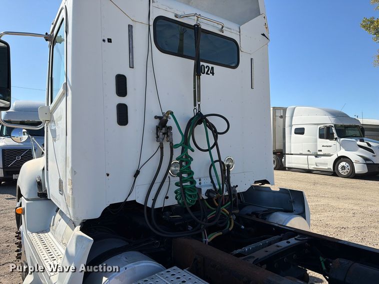 image for item FC3436 2015 Freightliner Columbia semi truck