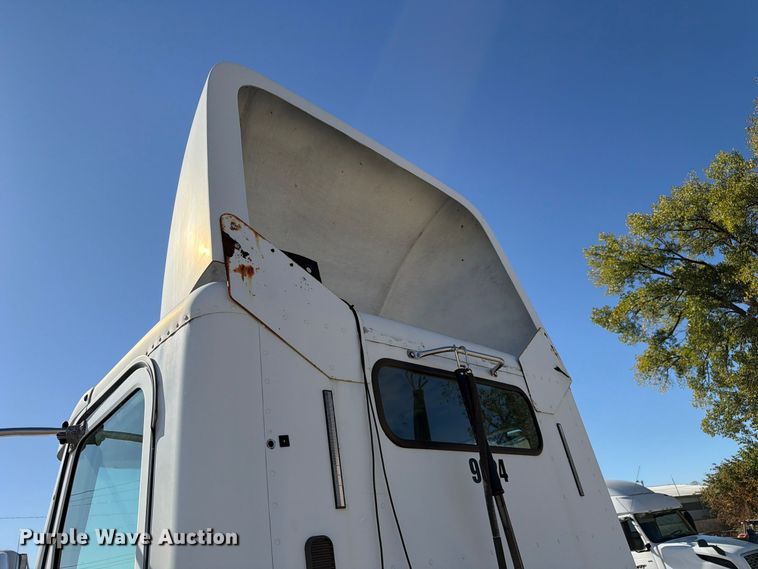 image for item FC3436 2015 Freightliner Columbia semi truck