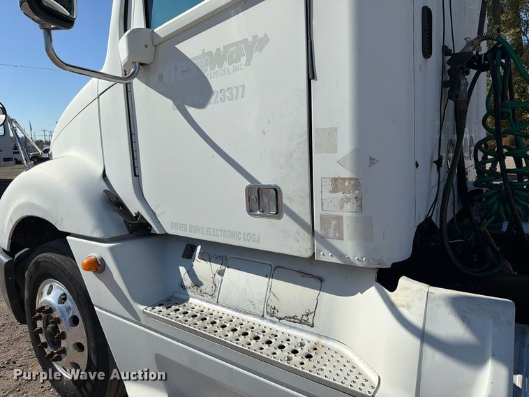 image for item FC3436 2015 Freightliner Columbia semi truck