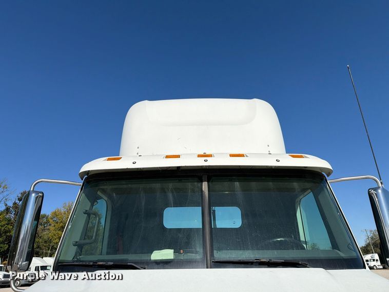 image for item FC3436 2015 Freightliner Columbia semi truck