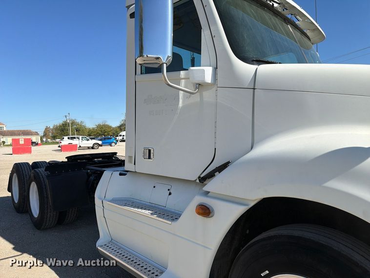 image for item FC3436 2015 Freightliner Columbia semi truck