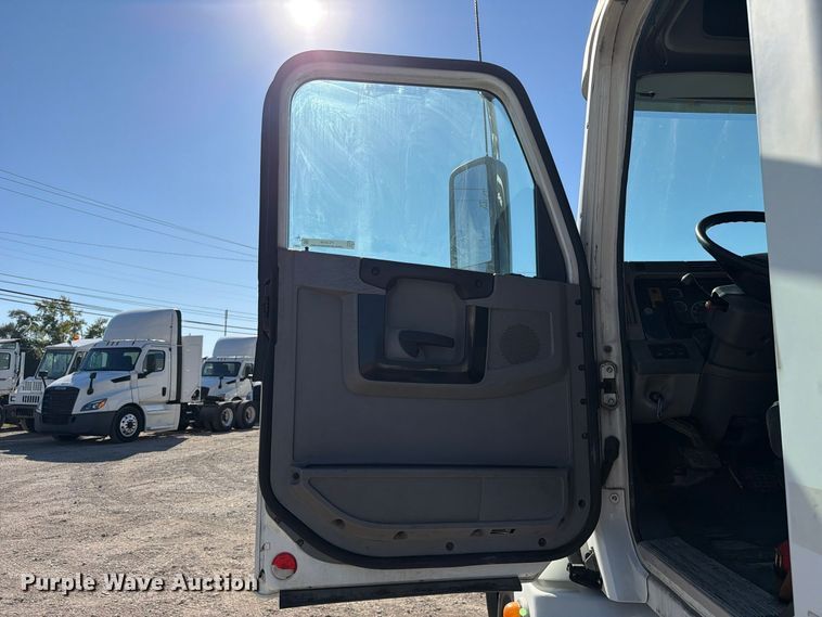image for item FC3436 2015 Freightliner Columbia semi truck