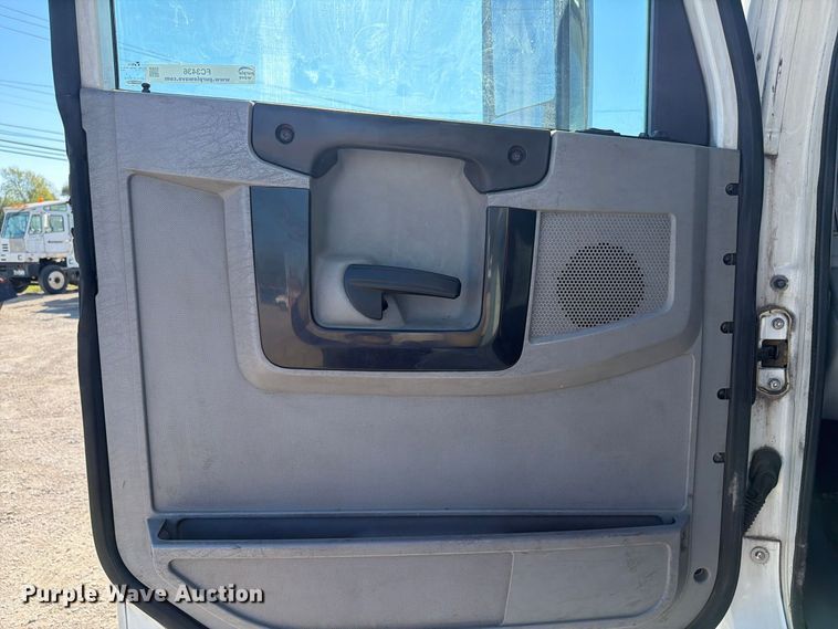 image for item FC3436 2015 Freightliner Columbia semi truck