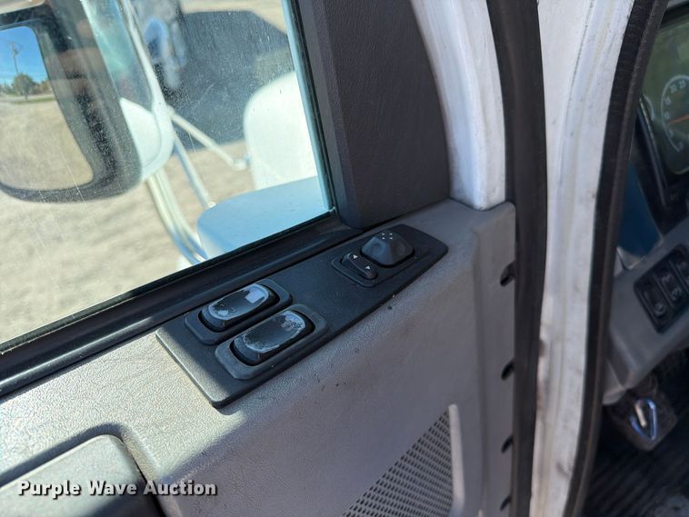 image for item FC3436 2015 Freightliner Columbia semi truck